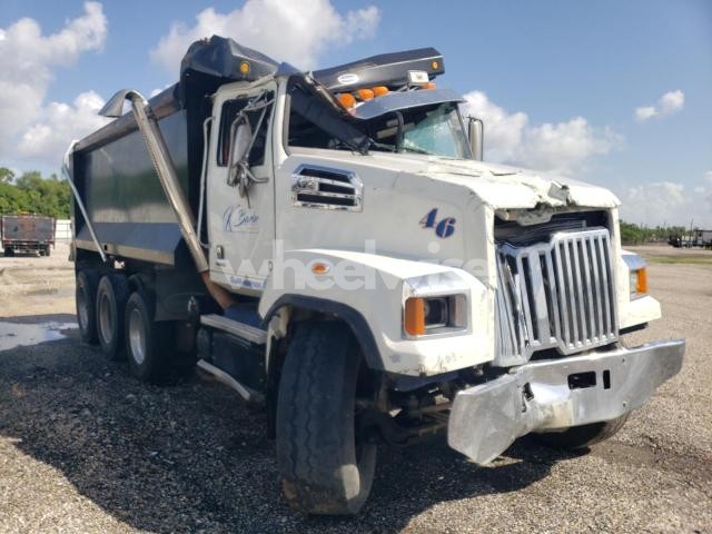 Photo 4 of 2017 WESTERNSTAR 4700 DUMP TRUCK (VIN 5KKMAVDV1HPJC7399)