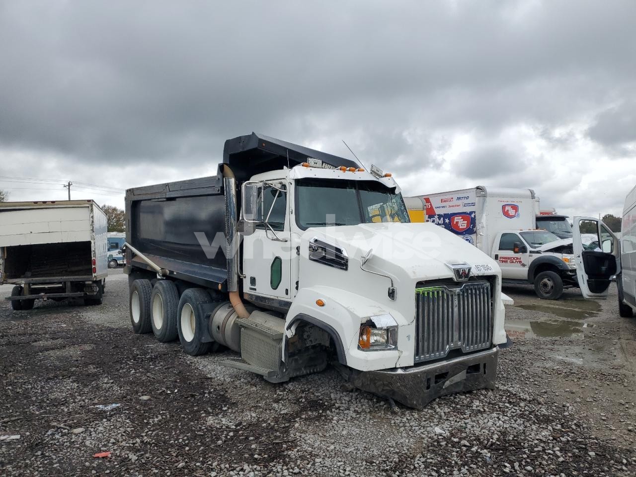 2018 WESTERN STAR 4700 DUMP TRUCK (VIN 5KKMAVDVXJPJS2308) main photo