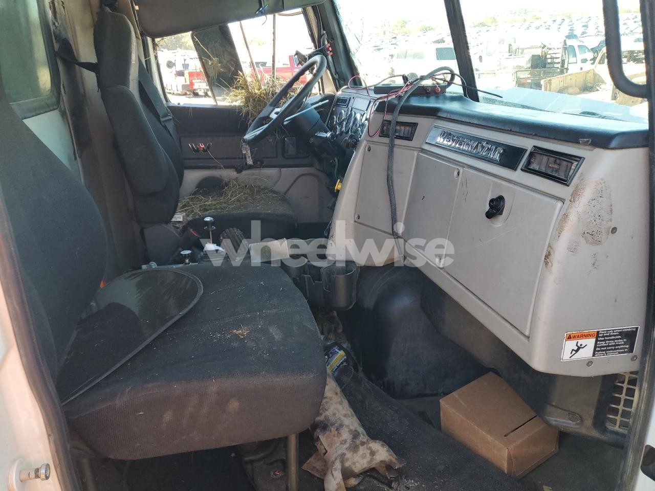 Photo 5 of 2018 WESTERN STAR 4700 DUMP TRUCK (VIN 5KKMAVDVXJPJS2308)