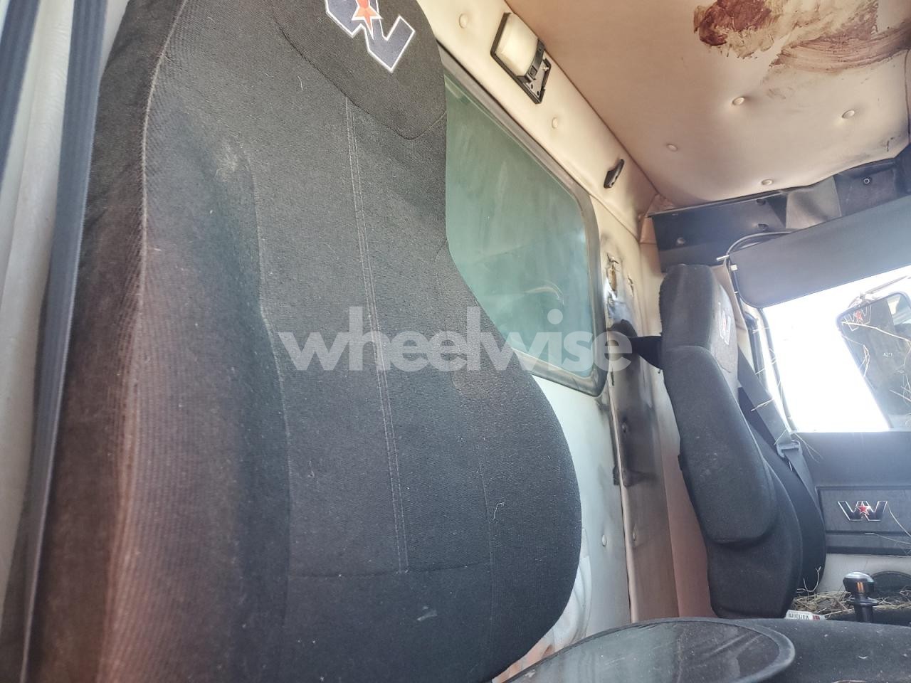 Photo 6 of 2018 WESTERN STAR 4700 DUMP TRUCK (VIN 5KKMAVDVXJPJS2308)