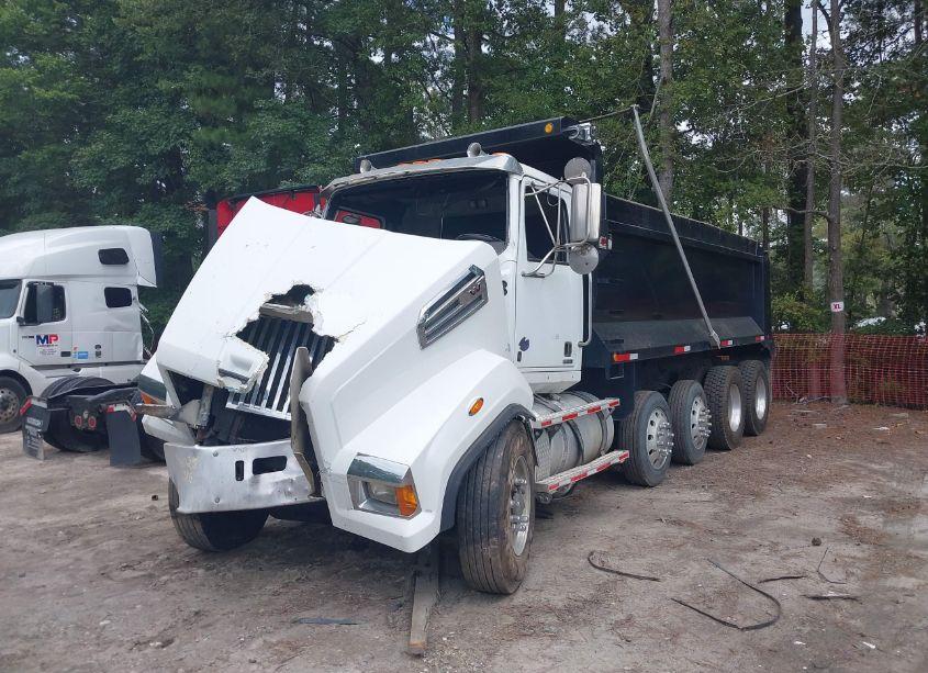 Photo 2 of 2016 Western Star DUMP TRUCK (VIN 5KKSAVDY6GLHC8081)