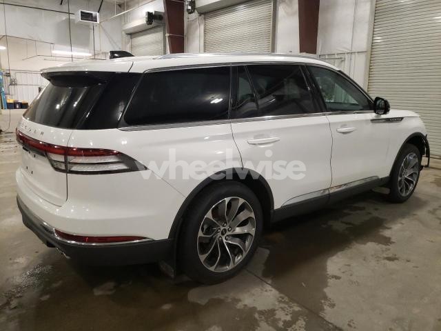 Photo 2 of 2025 LINCOLN AVIATOR (VIN 5LM5J6XC1SGL16452)