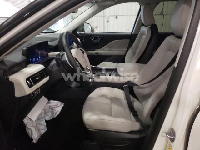 Photo 4 of 2025 LINCOLN AVIATOR (VIN 5LM5J6XC1SGL16452)