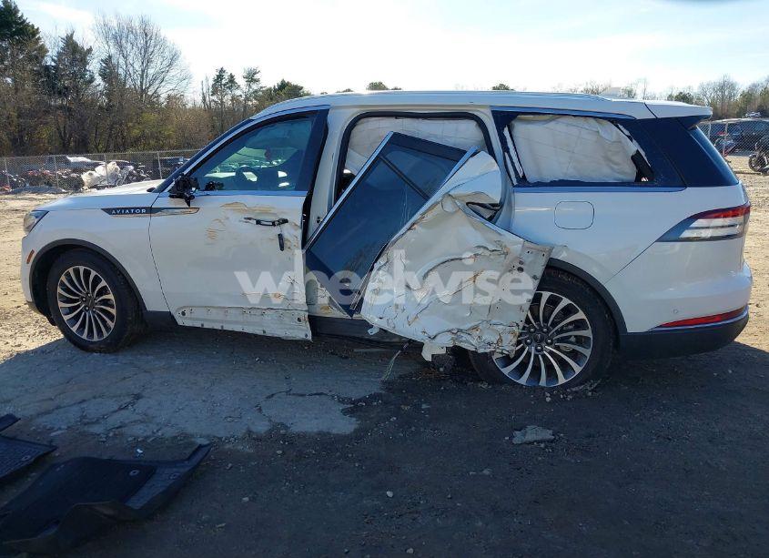 Photo 14 of 2020 Lincoln Aviator RESERVE (VIN 5LM5J7WC5LGL36194)