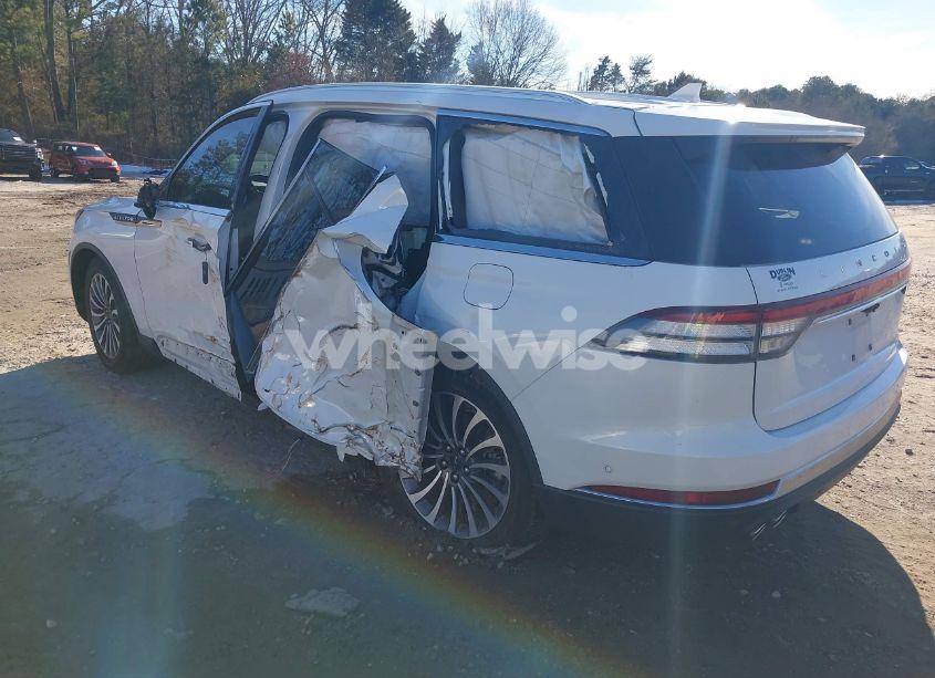 Photo 3 of 2020 Lincoln Aviator RESERVE (VIN 5LM5J7WC5LGL36194)