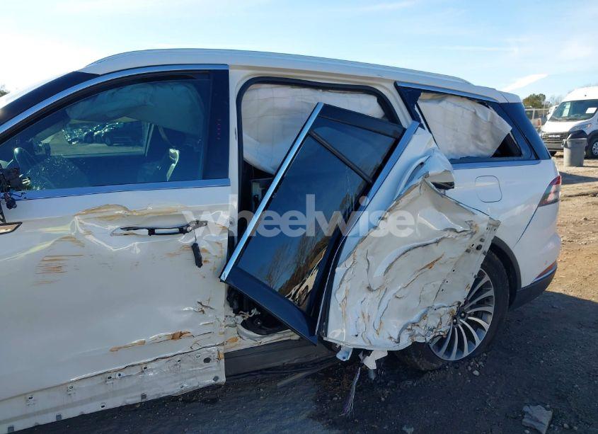 Photo 6 of 2020 Lincoln Aviator RESERVE (VIN 5LM5J7WC5LGL36194)