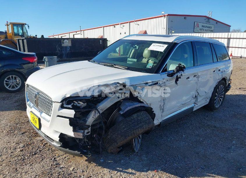 Photo 2 of 2020 Lincoln Aviator RESERVE (VIN 5LM5J7WC8LGL36710)