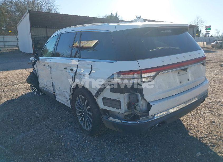 Photo 3 of 2020 Lincoln Aviator RESERVE (VIN 5LM5J7WC8LGL36710)