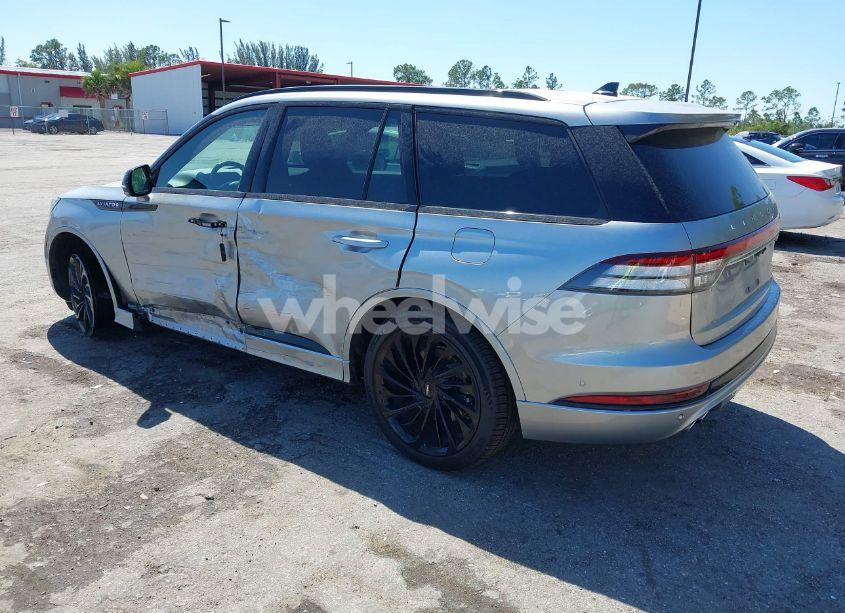 Photo 3 of 2022 Lincoln Aviator RESERVE (VIN 5LM5J7WC8NGL12197)