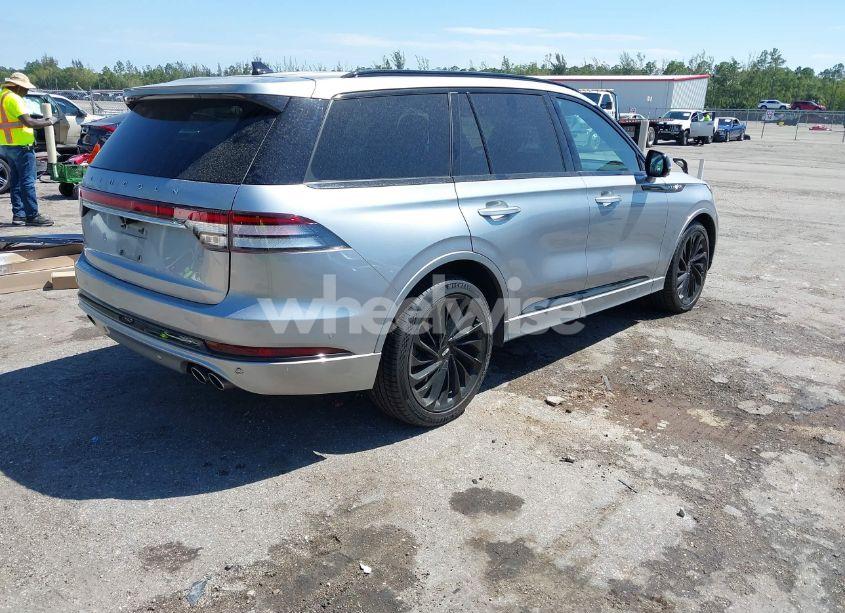 Photo 4 of 2022 Lincoln Aviator RESERVE (VIN 5LM5J7WC8NGL12197)