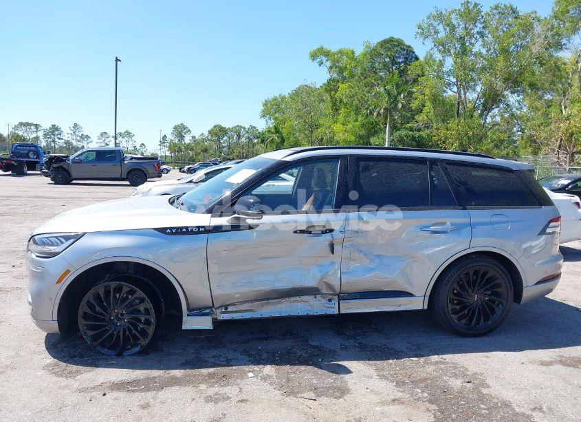 Photo 6 of 2022 Lincoln Aviator RESERVE (VIN 5LM5J7WC8NGL12197)