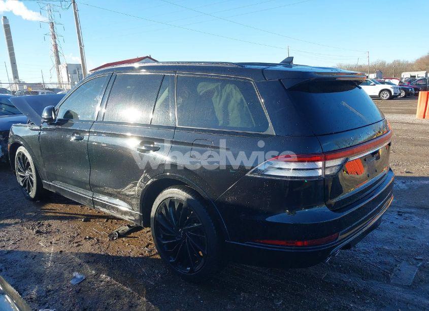 Photo 3 of 2022 Lincoln Aviator RESERVE (VIN 5LM5J7WC8NGL18095)