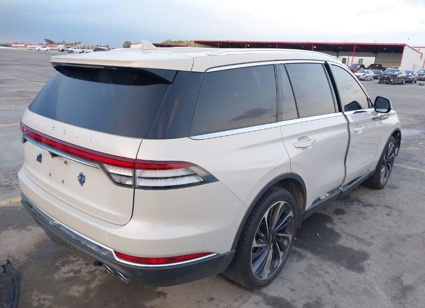 Photo 4 of 2020 Lincoln Aviator RESERVE (VIN 5LM5J7XC3LGL15391)