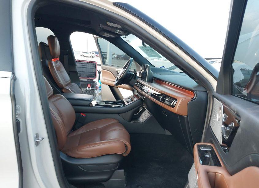 Photo 5 of 2020 Lincoln Aviator RESERVE (VIN 5LM5J7XC3LGL15391)