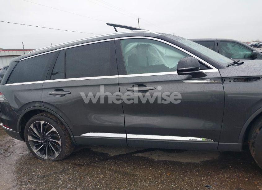 Photo 13 of 2020 Lincoln Aviator RESERVE (VIN 5LM5J7XC4LGL32832)