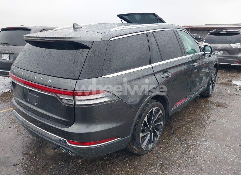 Photo 4 of 2020 Lincoln Aviator RESERVE (VIN 5LM5J7XC4LGL32832)
