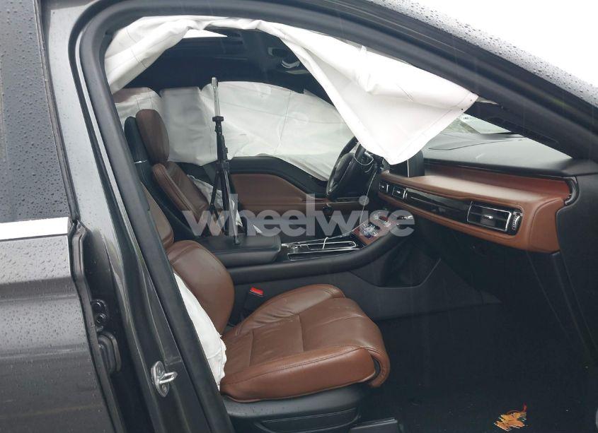 Photo 5 of 2020 Lincoln Aviator RESERVE (VIN 5LM5J7XC4LGL32832)