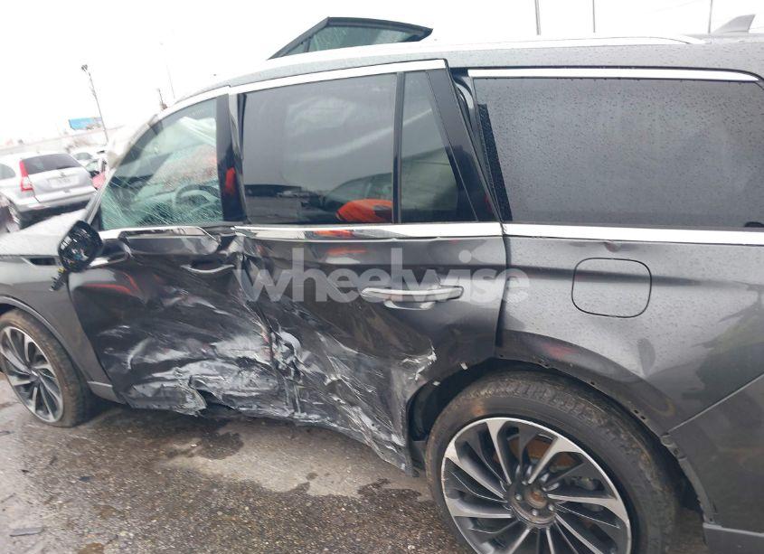 Photo 6 of 2020 Lincoln Aviator RESERVE (VIN 5LM5J7XC4LGL32832)