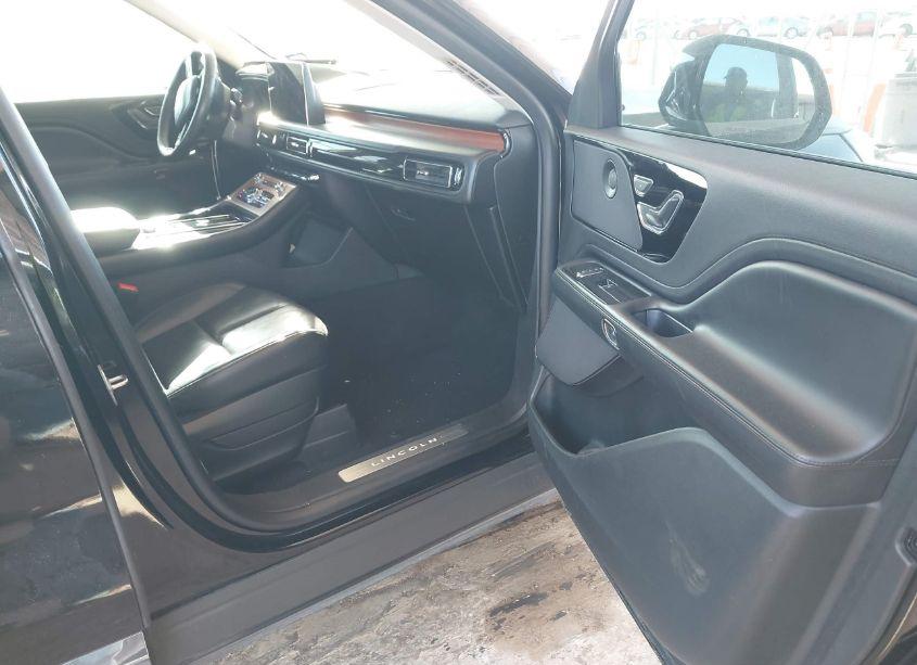 Photo 5 of 2020 Lincoln Aviator RESERVE (VIN 5LM5J7XC4LGL34886)