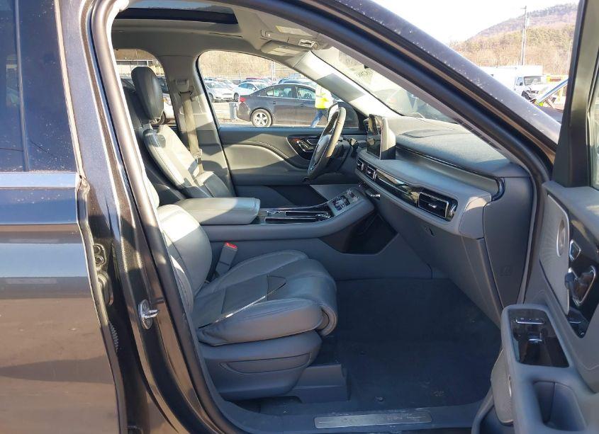 Photo 5 of 2020 Lincoln Aviator RESERVE (VIN 5LM5J7XC5LGL12640)