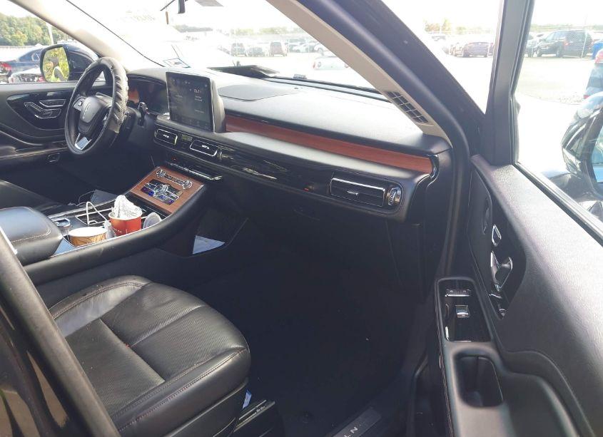 Photo 5 of 2020 Lincoln Aviator RESERVE (VIN 5LM5J7XC9LGL01382)