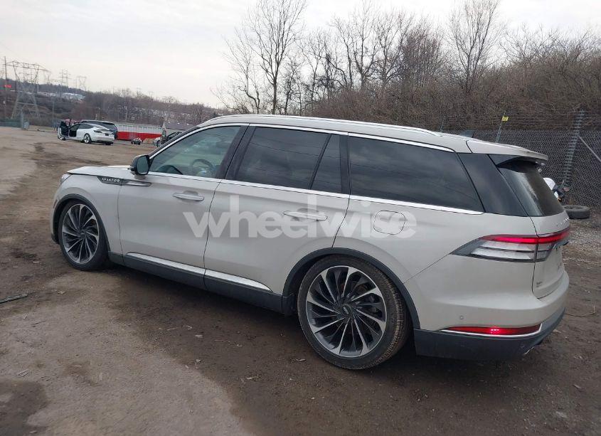 Photo 3 of 2022 Lincoln Aviator RESERVE (VIN 5LM5J7XCXNGL08697)