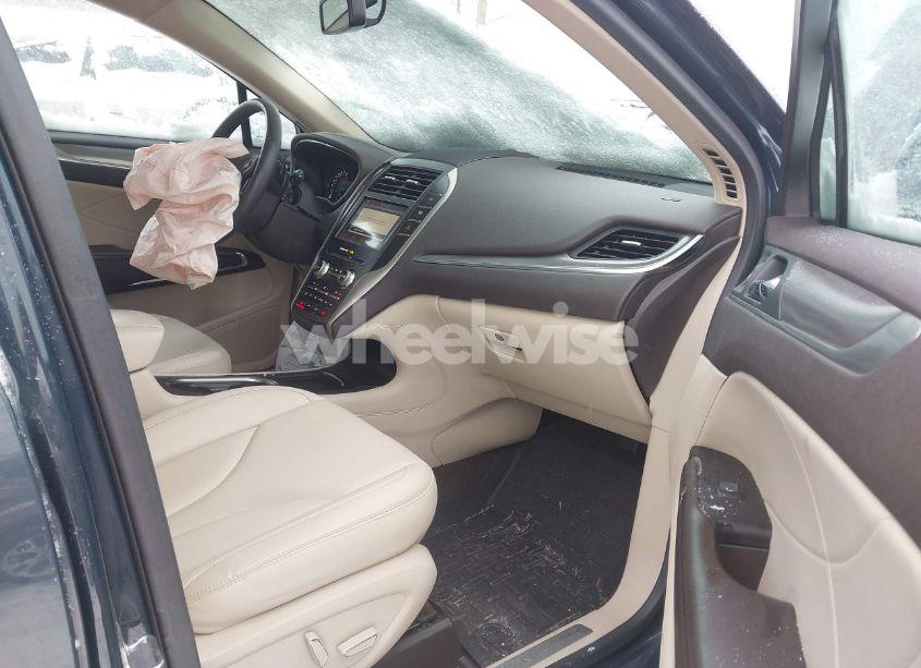 Photo 5 of 2019 Lincoln Mkc STANDARD (VIN 5LMCJ1C91KUL32303)