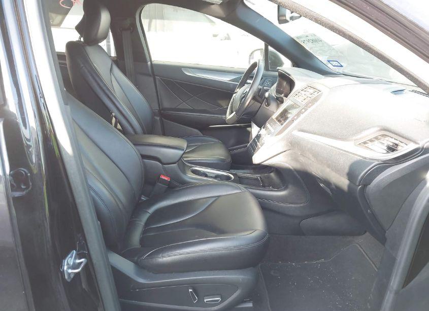 Photo 5 of 2019 Lincoln Mkc STANDARD (VIN 5LMCJ1C91KUL35315)