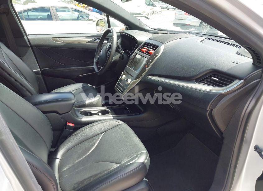 Photo 5 of 2018 Lincoln Mkc PREMIERE (VIN 5LMCJ1C92JUL00877)