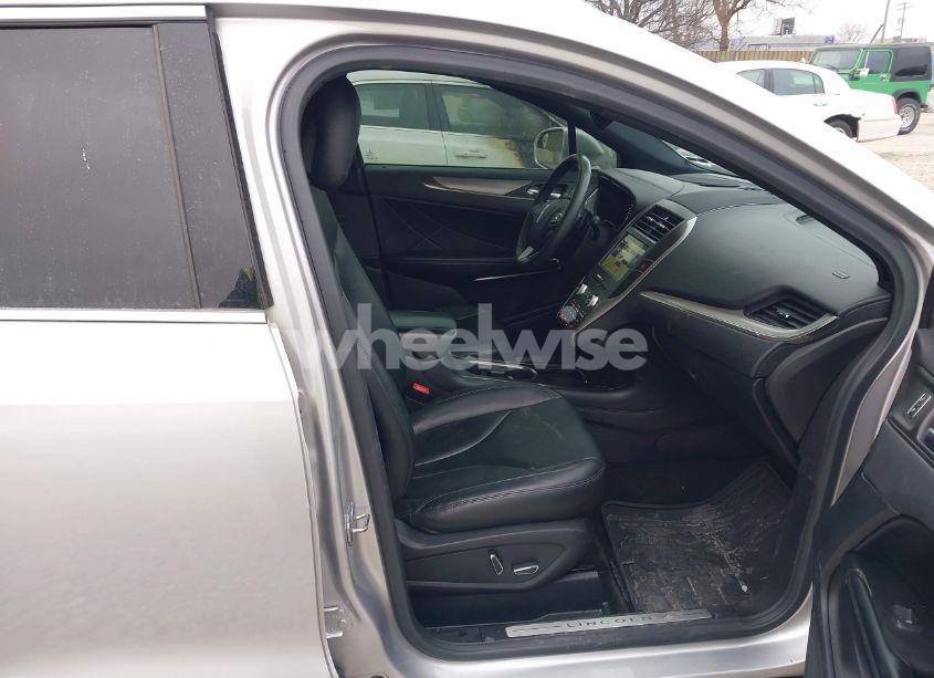 Photo 5 of 2016 Lincoln Mkc PREMIER (VIN 5LMCJ1C96GUJ30807)