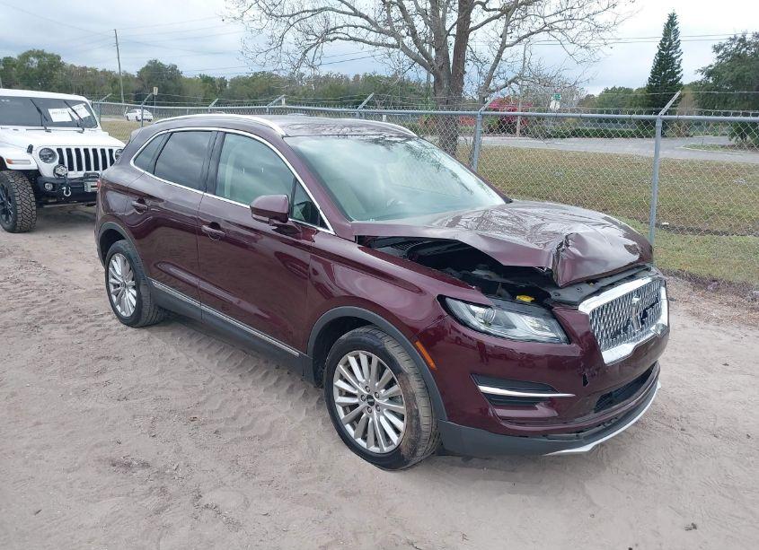 2019 Lincoln Mkc STANDARD (VIN 5LMCJ1C99KUL02188) main photo
