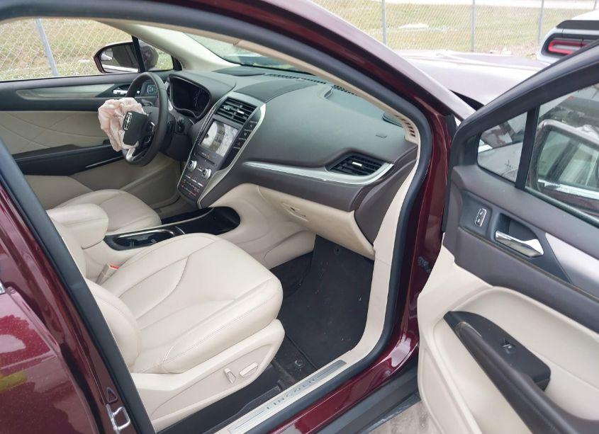 Photo 5 of 2019 Lincoln Mkc STANDARD (VIN 5LMCJ1C99KUL02188)
