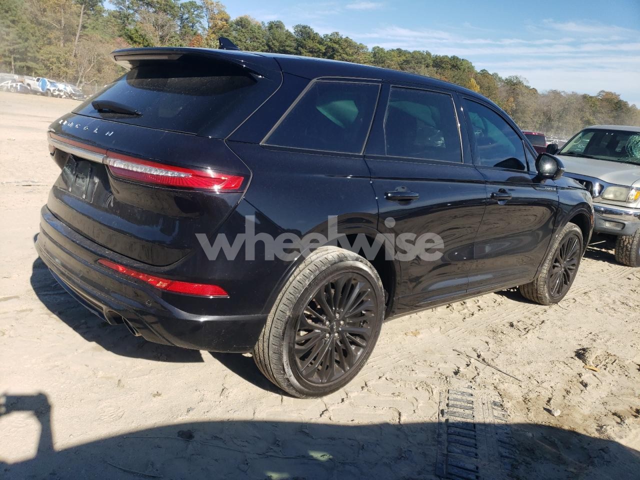 Photo 3 of 2023 LINCOLN CORSAIR (VIN 5LMCJ1CA1PUL12327)