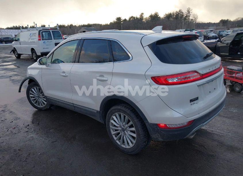 Photo 3 of 2019 Lincoln Mkc STANDARD (VIN 5LMCJ1D91KUL26077)