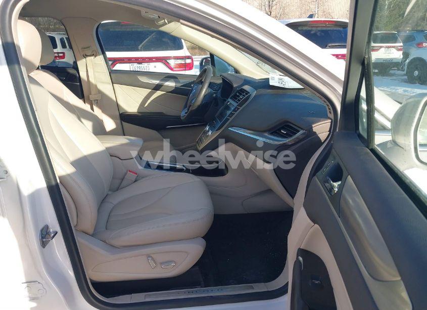 Photo 5 of 2019 Lincoln Mkc STANDARD (VIN 5LMCJ1D91KUL26077)