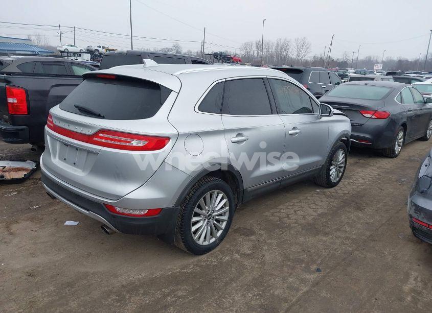 Photo 4 of 2019 Lincoln Mkc STANDARD (VIN 5LMCJ1D91KUL27746)