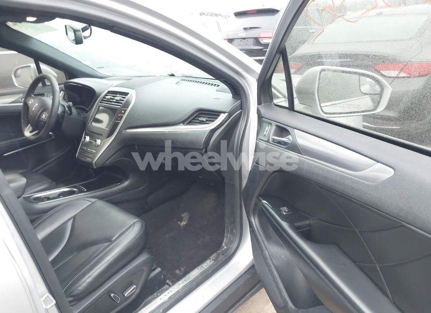 Photo 5 of 2019 Lincoln Mkc STANDARD (VIN 5LMCJ1D91KUL27746)