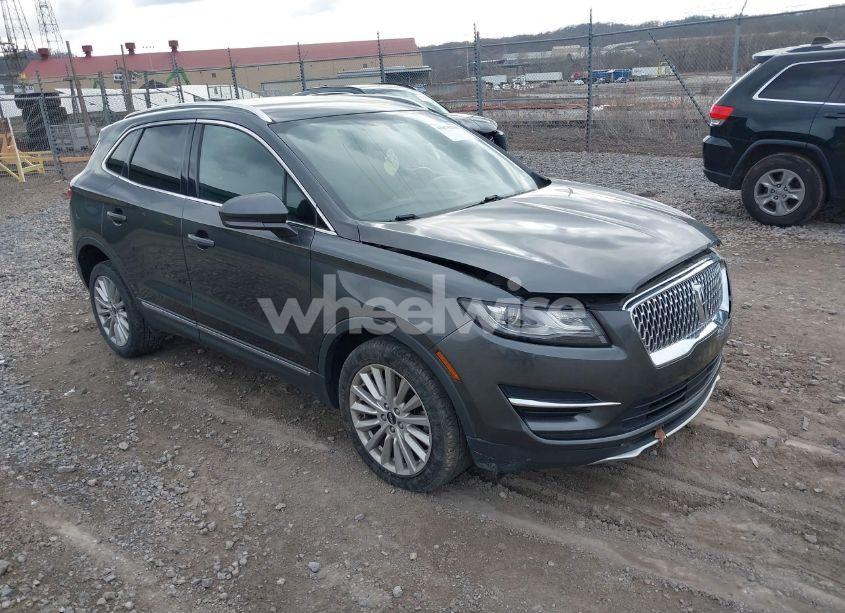 2019 Lincoln Mkc STANDARD (VIN 5LMCJ1D92KUL08901) main photo