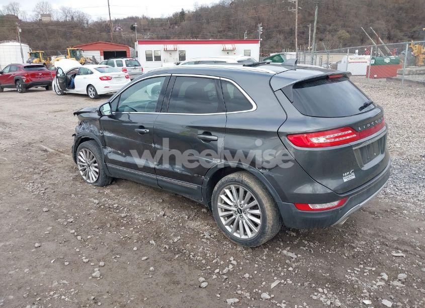 Photo 3 of 2019 Lincoln Mkc STANDARD (VIN 5LMCJ1D92KUL08901)