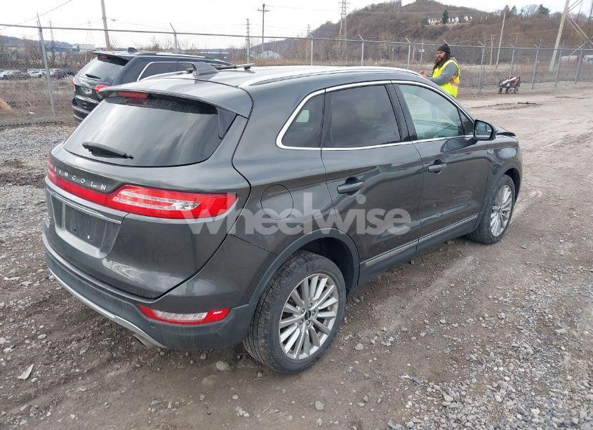 Photo 4 of 2019 Lincoln Mkc STANDARD (VIN 5LMCJ1D92KUL08901)