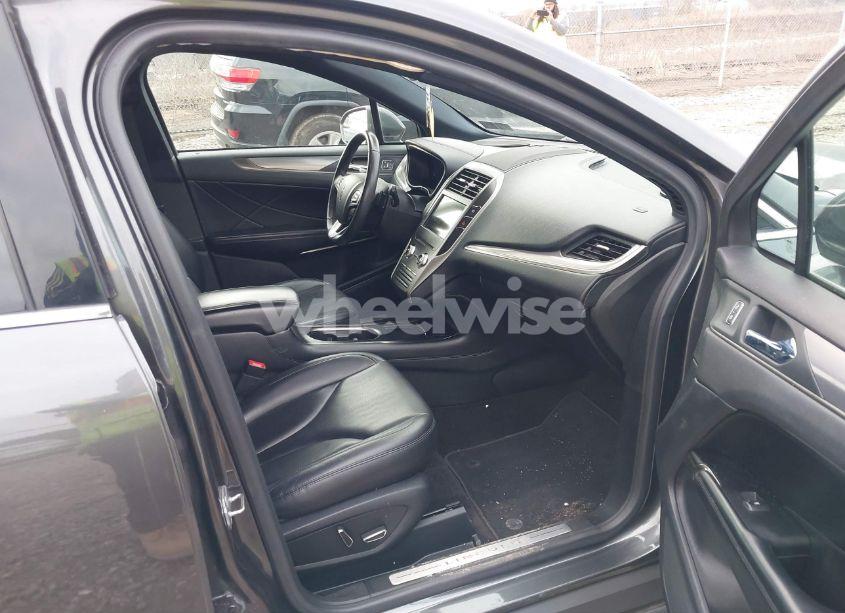 Photo 5 of 2019 Lincoln Mkc STANDARD (VIN 5LMCJ1D92KUL08901)