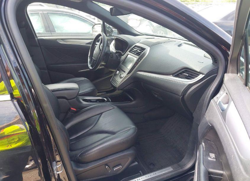 Photo 5 of 2019 Lincoln Mkc STANDARD (VIN 5LMCJ1D92KUL46922)