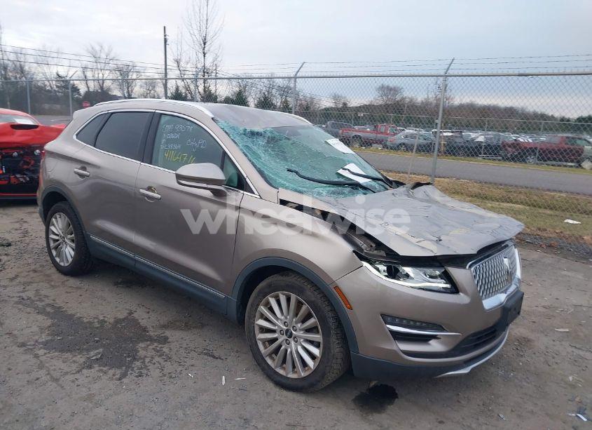 2019 Lincoln Mkc STANDARD (VIN 5LMCJ1D95KUL38569) main photo