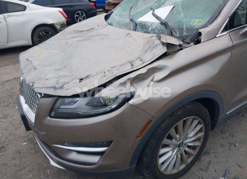 Photo 6 of 2019 Lincoln Mkc STANDARD (VIN 5LMCJ1D95KUL38569)