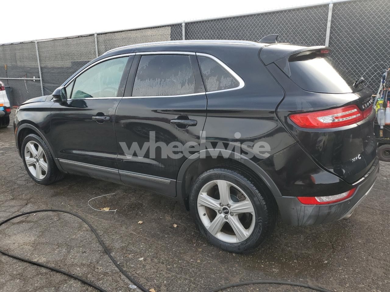 Photo 2 of 2018 LINCOLN MKC PREMIERE (VIN 5LMCJ1D96JUL14117)