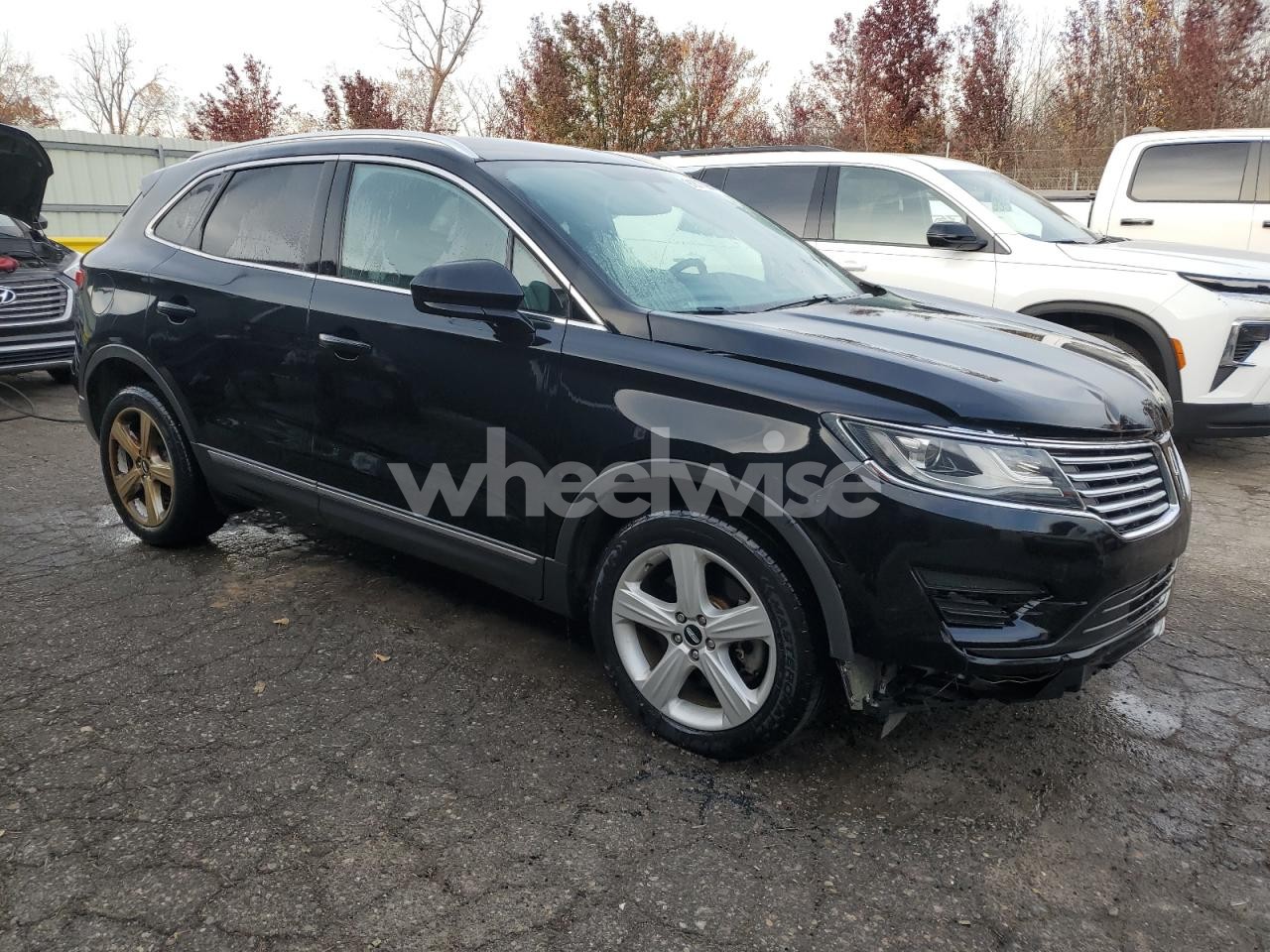 Photo 4 of 2018 LINCOLN MKC PREMIERE (VIN 5LMCJ1D96JUL14117)