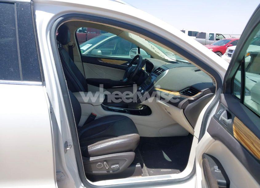 Photo 5 of 2016 Lincoln Mkc SELECT (VIN 5LMCJ2C92GUJ08650)