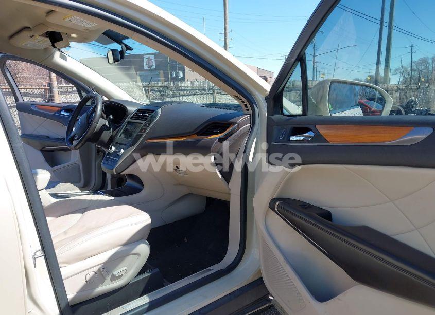 Photo 5 of 2018 Lincoln Mkc SELECT (VIN 5LMCJ2C93JUL04622)