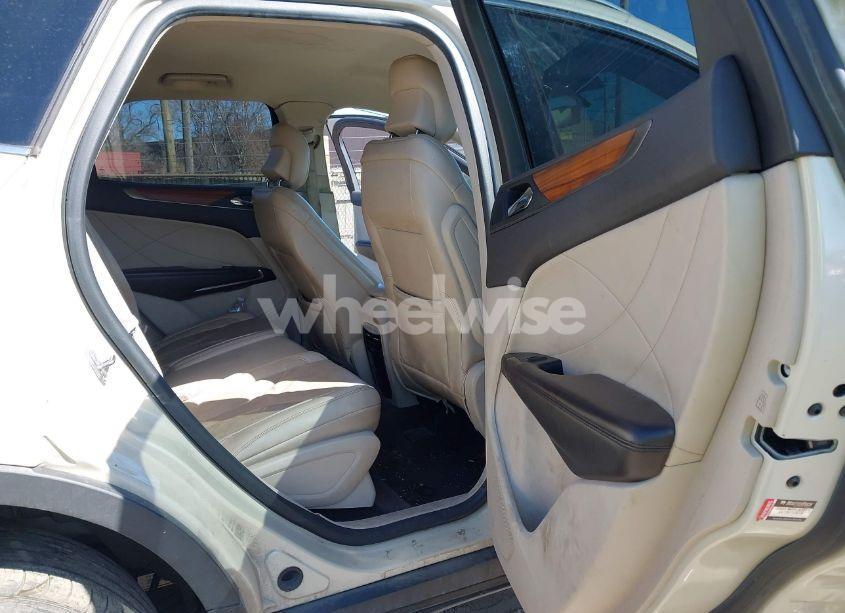 Photo 8 of 2018 Lincoln Mkc SELECT (VIN 5LMCJ2C93JUL04622)