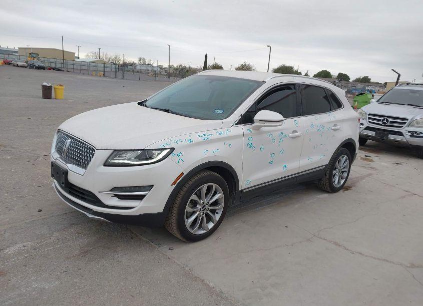 Photo 2 of 2019 Lincoln Mkc SELECT (VIN 5LMCJ2C93KUL09496)